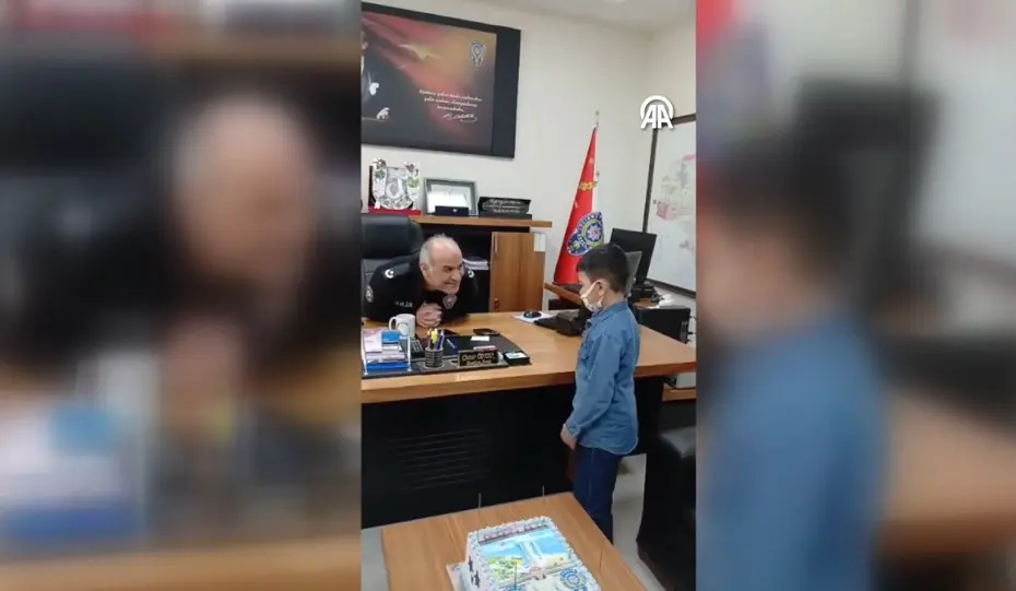 Polislerden lösemiyi yenen Ahmet'e doğum günü sürprizi
