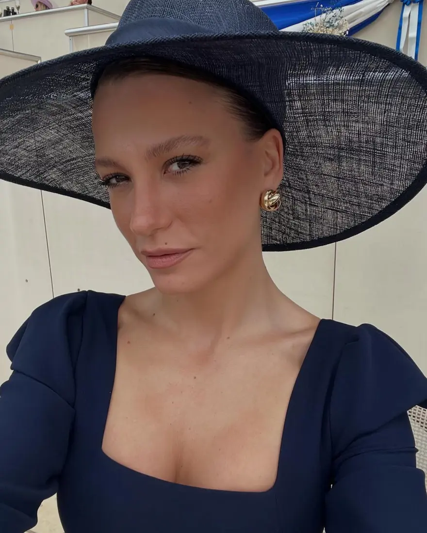 Mahmut Tuncer hayatı film olursa Serenay Sarıkaya'nın canlandırmasını istedi. 4