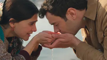 Sevdiğim Sensin'den yeni tanıtım. Dicle ve Erkan'ın İstanbul'a uzanan yolculuğu