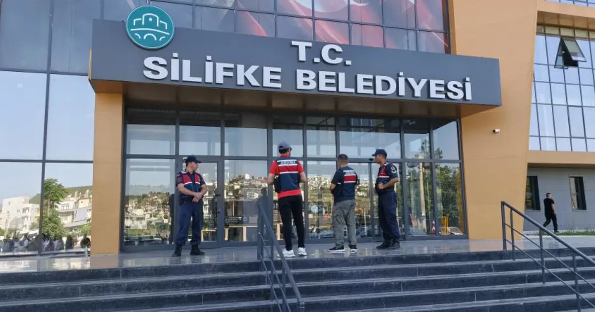 Silifke Belediyesi'ne operasyon. Belediye Başkanı  Mustafa Turgut dahil çok sayıda gözaltı var