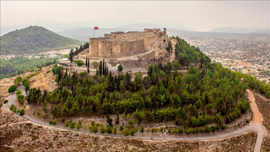 Silifke Kalesi için hazırlıklar sürüyor. Tarihi kale ışıklarla donatılacak