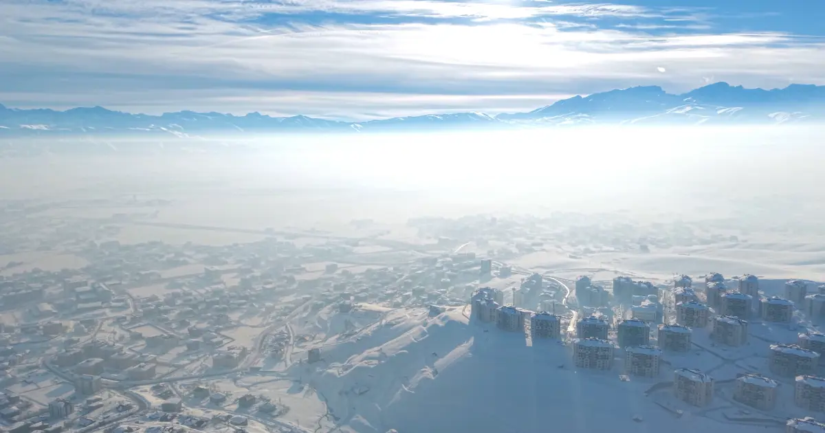 Yoğun sisten göz gözü görmüyor. Uçak seferleri iptal edildi