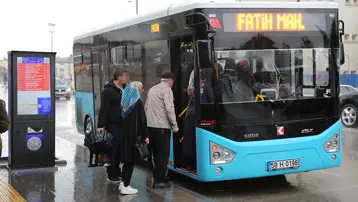 65 yaş üstü kartıyla 1 yılda 3 bin 365 kez otobüse bindi belediye kibarca uyardı