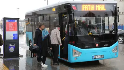 65 yaş üstü kartıyla 1 yılda 3 bin 365 kez otobüse bindi belediye kibarca uyardı