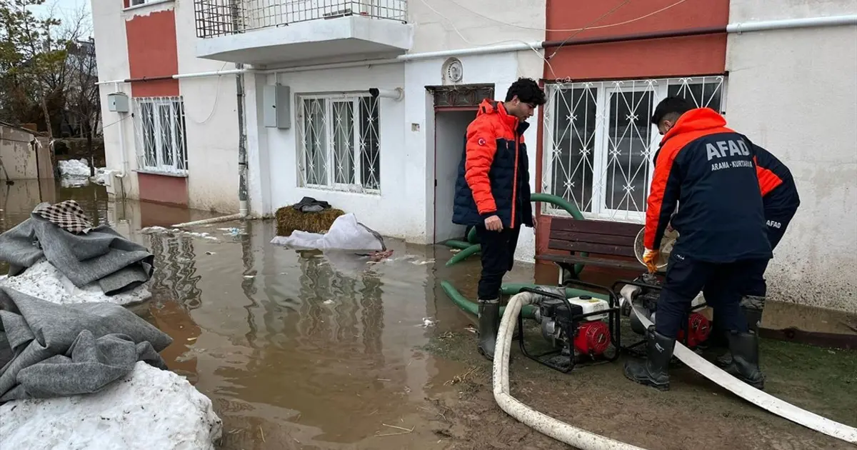 Kar suları eridi, iki evi su bastı