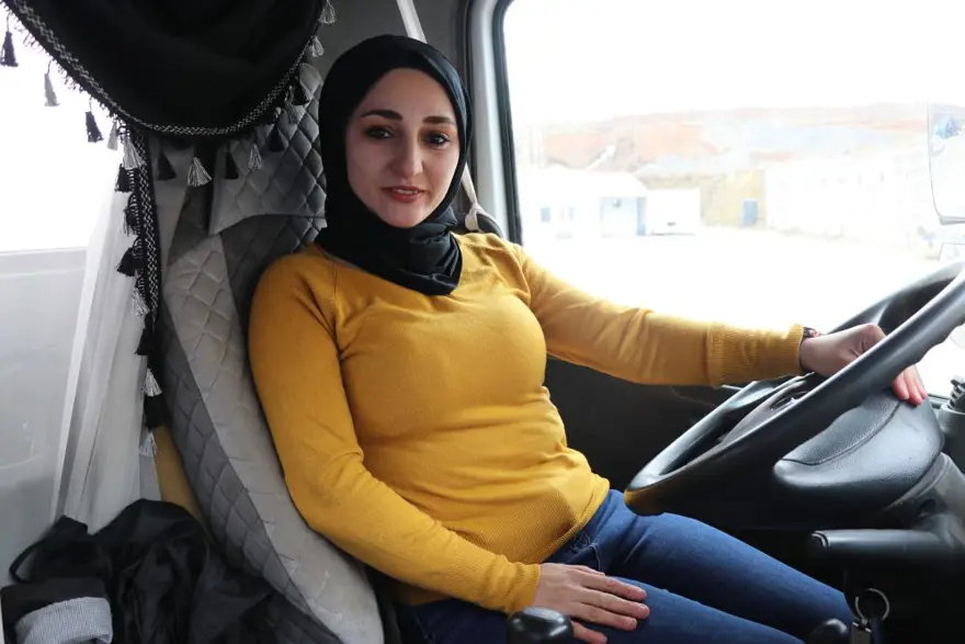 YENİ KULLANACAĞI TIR'A "MAŞALLAH" YAZDIRACAK 3