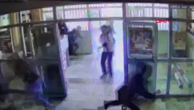 Şanlıurfa Siverek'te lisede silahlı saldırı anı: Saldırgan okula böyle girdi