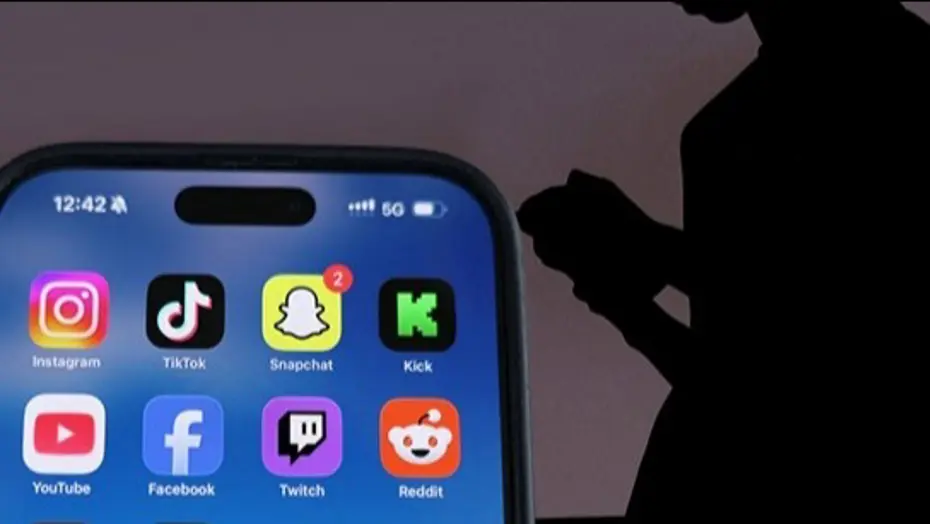 Fransız Senatosu kabul etti. 15 yaş altına kısmi sosyal medya yasağı