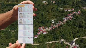 Bu ildeki mahallede herkesin soyadı aynı. Resmi işler lakaplarla yürüyor