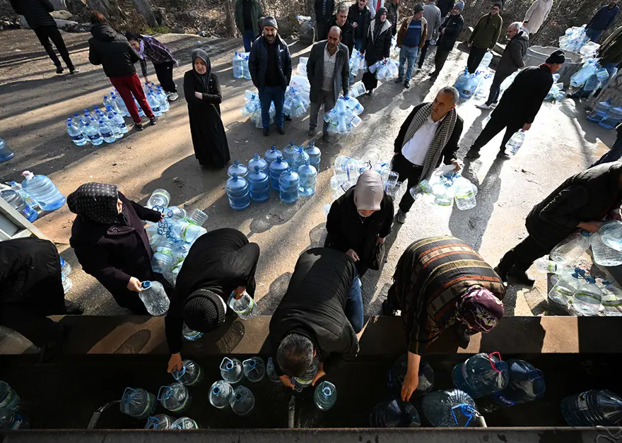 Ankara'da su krizi. Gece saatlerine kadar su yok! Çeşmelerde kuyruk oluştu 2