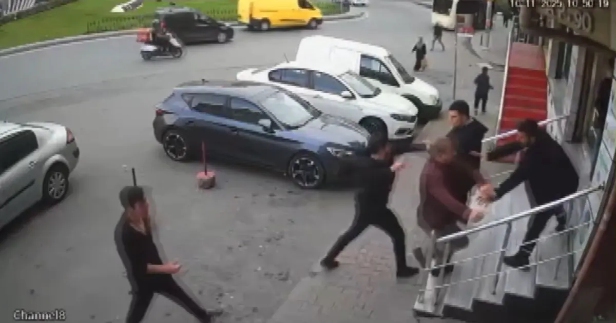 Stajyerin babası ve ağabeyleri iş yerini basıp patronu bıçakladı