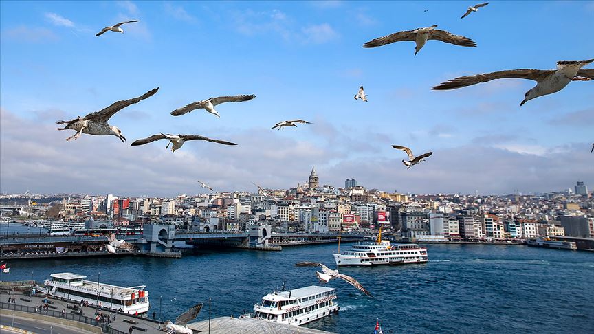 Dışarı çıkacaklar dikkat. Bir yanda bunaltan sıcaklık diğer yanda şiddetli rüzgar ve yağmur