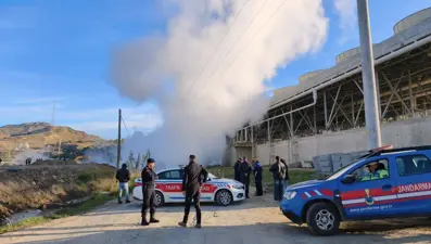Jeotermal tesisin sıcak su boru hattı patladı