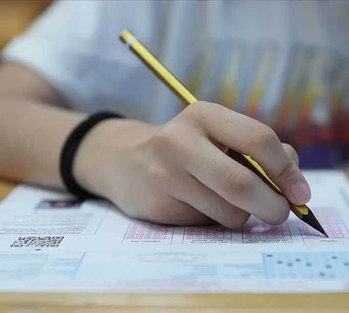 Üniversite kontenjanları belli oldu. 16 bölüm bu yıl ilk kez öğrenci alacakÜniversite kontenjanları belli oldu. YKS sonuçlarının açıklanmasının ardından adayların merakla beklediği üniversite kontenjanları açıklandı. Bu yıl üniversite kontenjanları 805 binin üzerine çıktı. 16 bölüm ise ilk kez öğren