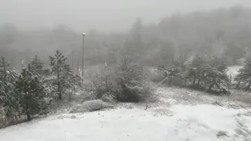 Balıkesir Sındırgı'da yüksek kesimlere kar yağdı