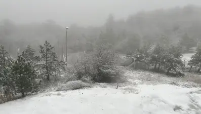 Balıkesir Sındırgı'da yüksek kesimlere kar yağdı