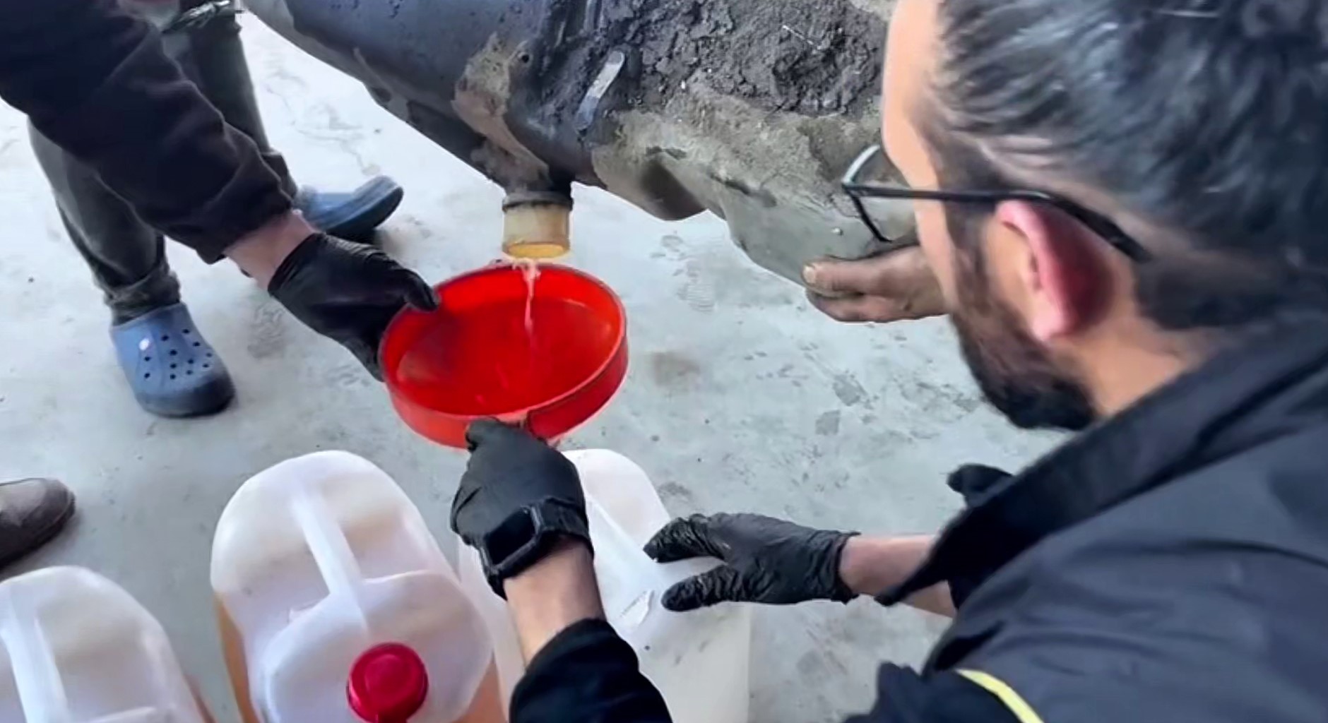 Şüpheyle durduruldu, yakıt deposundan 48 kilo sıvı metamfetamin çıktı