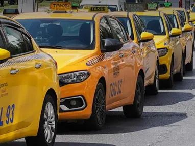 Taksicilerin 15 günü kaldı, vergiler düşmedi, plaka fiyatları çakıldı. Plakalarını satan satana.