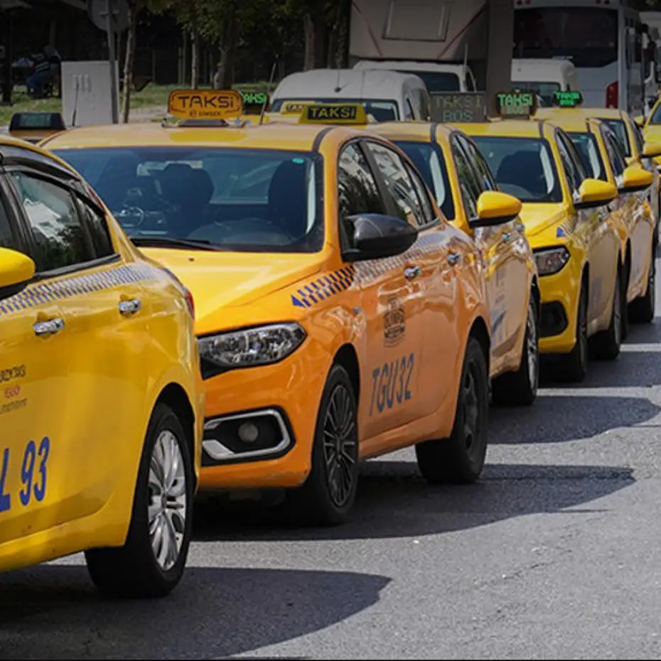 Taksicilerin 15 günü kaldı, vergiler düşmedi, plaka fiyatları çakıldı. Plakalarını satan satana.