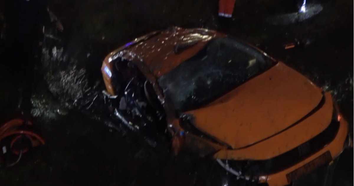 Bayramın ilk günü yürek yakan kaza. Pendik'te taksi su kanalına uçtu: 3 ölü