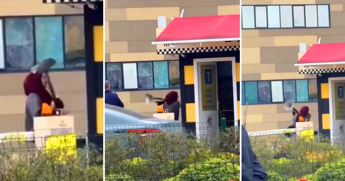 Taksi durağında sinir krizi: Seyyar küllükle saldırdı