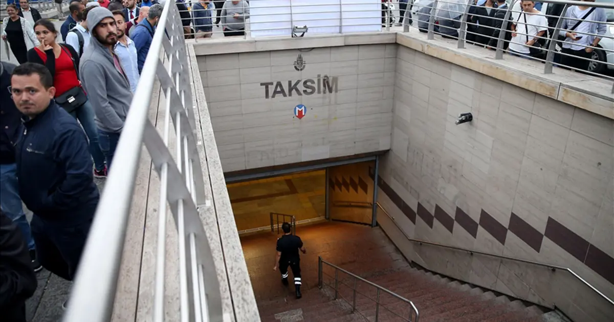 İstanbul'da bazı yollar ve Taksim metrosu kapatıldı