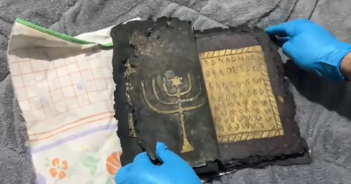 Bizans dönemine ait altın işlemeli dua kitabı ele geçirildi