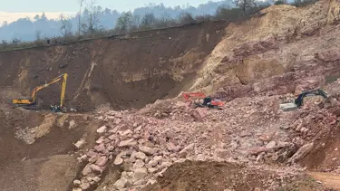 Taş ocağındaki göçükte yeniden arama kurtarma çalışması