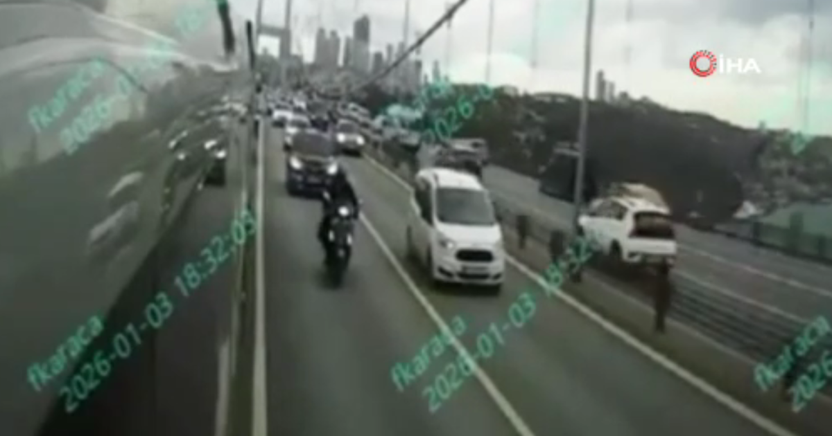 İstanbul'da şiddetli lodos. Metrobüs şoförü motosikletlilere siper oldu