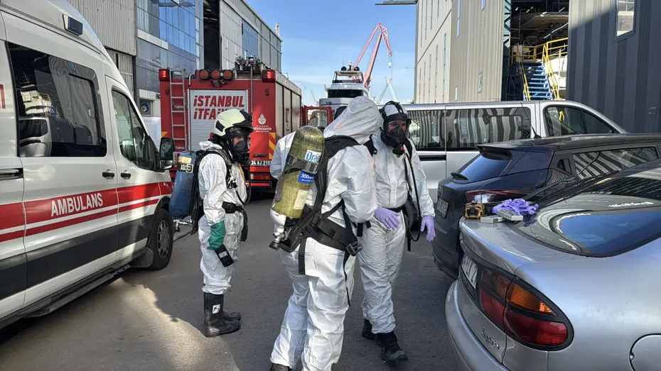 Tuzla'da tersanedeki yatta yangın