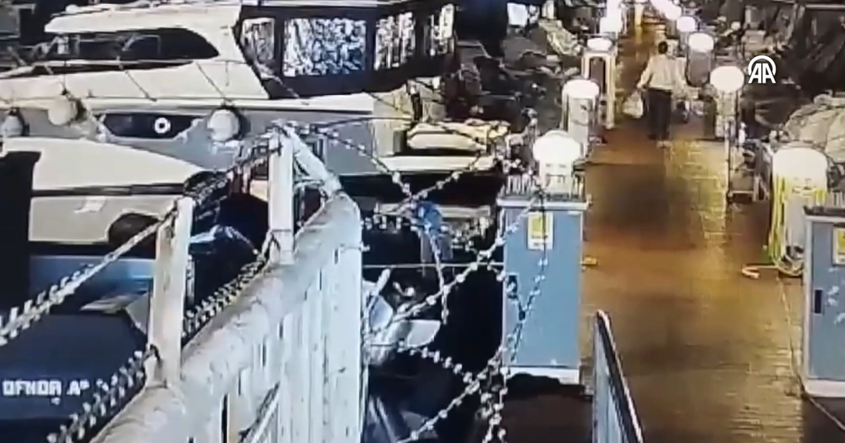 Tekneden denize düştü, ayakları pervaneye takılıp öldü