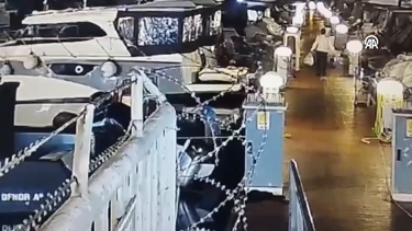 Tekneden denize düştü, ayakları pervaneye takılıp öldü