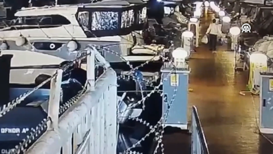 Tekneden denize düştü, ayakları pervaneye takılıp öldü