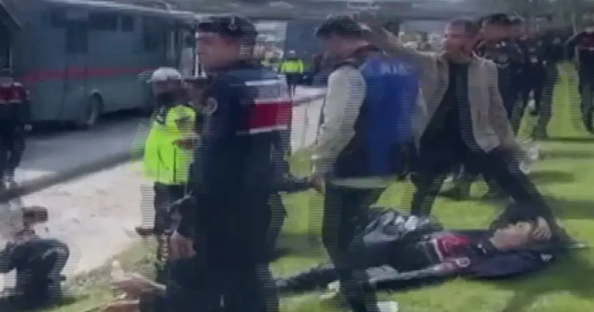 Cezaevi araçları TEM'de kaza yaptı: Yaralılar var