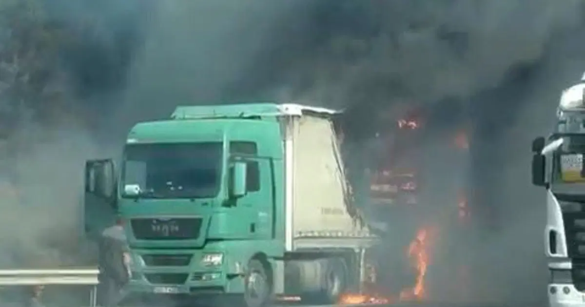 TEM Otoyolu'nda TIR yangını: Edirne yönü trafiğe kapatıldı