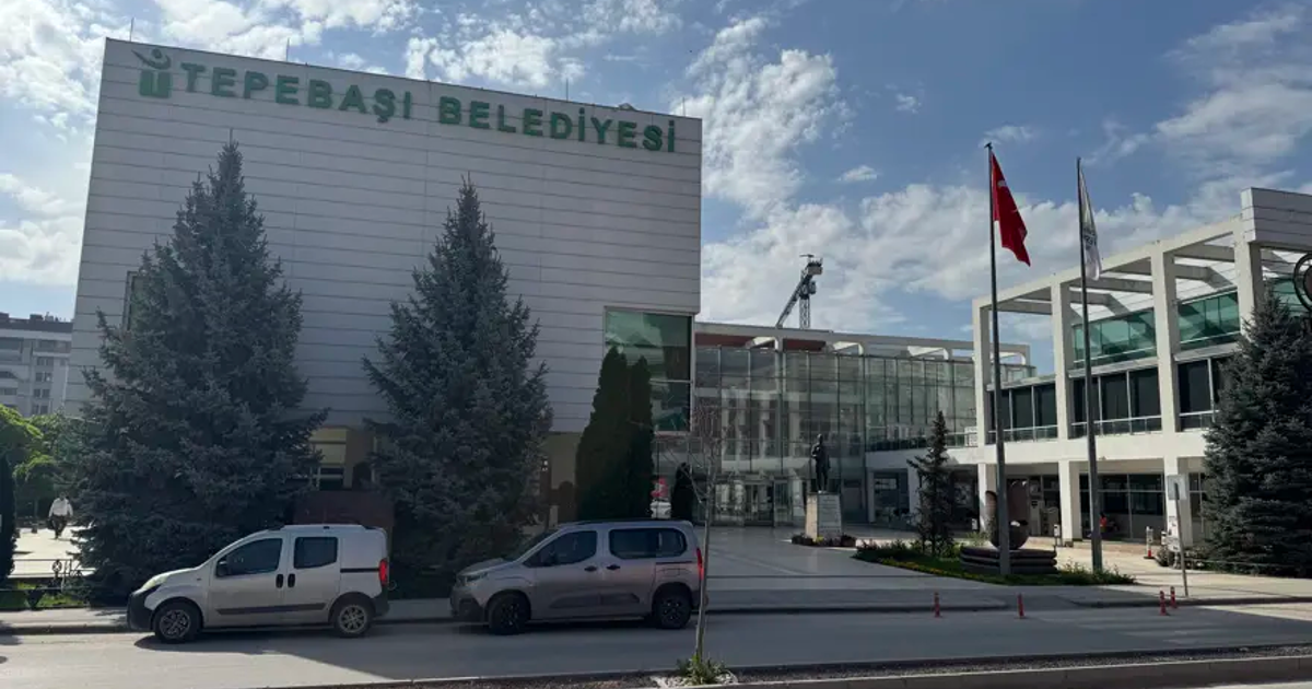 Tepebaşı Belediyesi'ne yolsuzluk operasyonu: 25 şüpheli adliyede