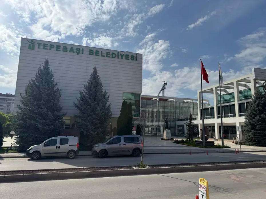 Tepebaşı Belediyesi'ne yolsuzluk operasyonu: 25 şüpheli adliyede