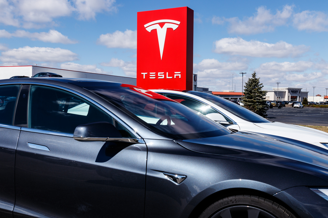 Tesla'dan sürpriz hamle. Direksiyonsuz ve pedalsız yeni model satışa çıktı