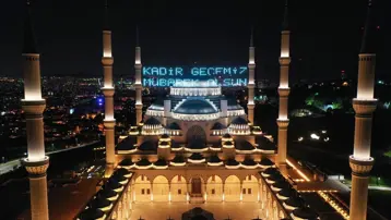 Kadir Gecesi 2026: Bin aydan daha hayırlı olan Kadir Gecesi ne zaman idrak edilecek?