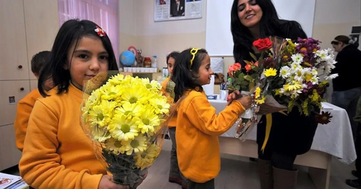 Yarın resmi tatil mi? 24 Kasım Öğretmenler Günü okullar tatil mi? (2025 resmi tatil takvimi)