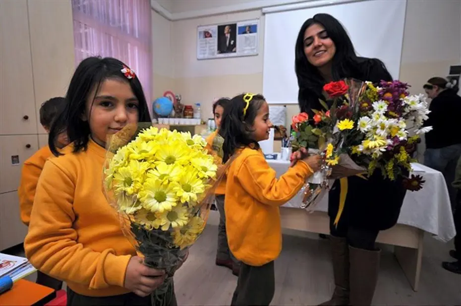 Yarın resmi tatil mi? 24 Kasım Öğretmenler Günü okullar tatil mi? (2025 resmi tatil takvimi)