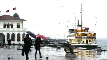 Uyarılar peş peşe geldi. İstanbul'da kuvvetli yağış için saat verildi