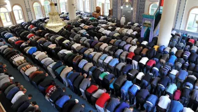 Bayram namazı nasıl kılınır, kaç rekat? Diyanet'e göre bayram namazı kılışını