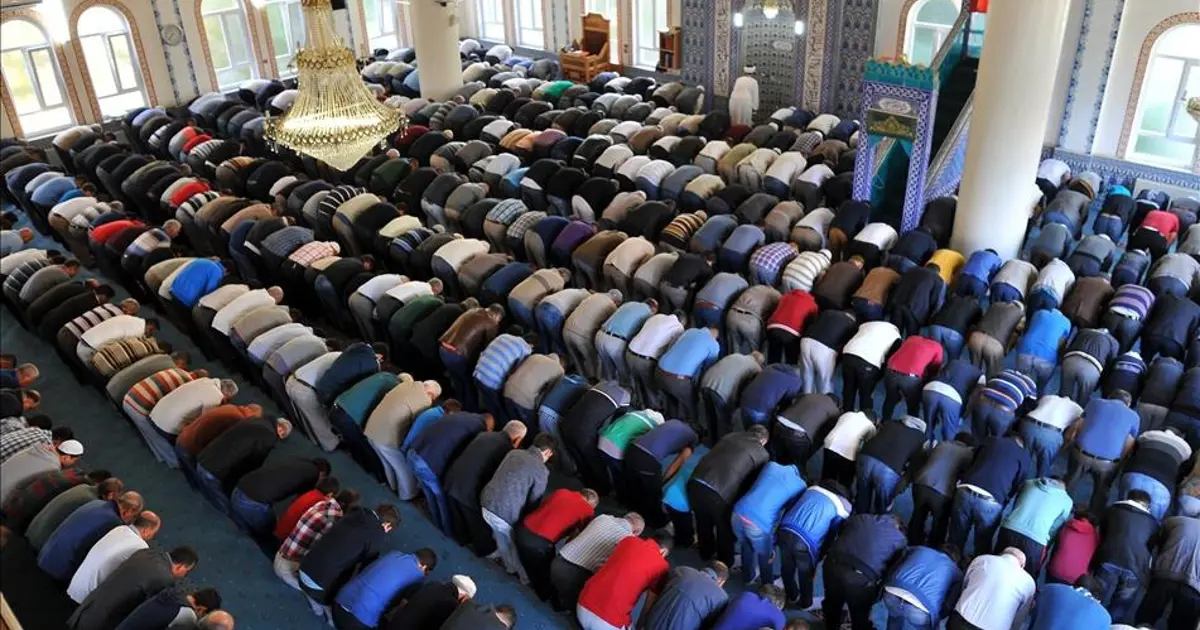 Bayram namazı nasıl kılınır, kaç rekat? Diyanet'e göre bayram namazı kılışını