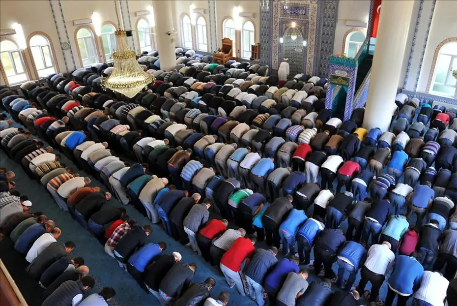 Bayram namazı nasıl kılınır, kaç rekat? Diyanet'e göre bayram namazı kılışını