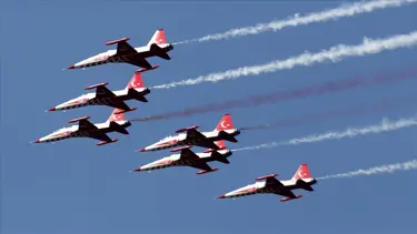 Türk Yıldızları göklerde yine nefes kesiyor