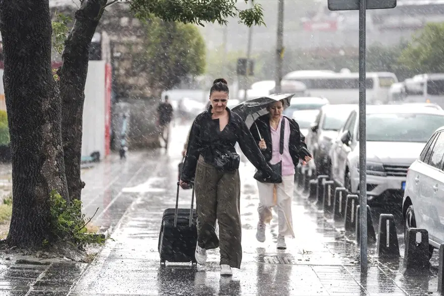 Yağış ve serin hava geldi. İstanbul