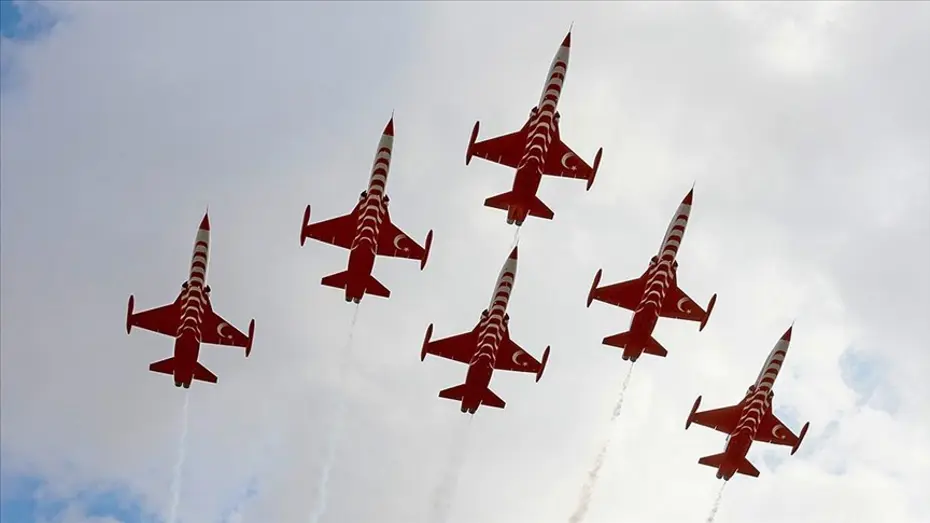  Türk Yıldızları eğitim uçuşlarından görüntü paylaştı