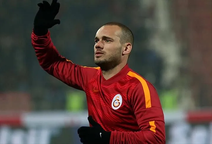 Galatasaray'ın eski yıldızı, eşyalarını açık artırmaya çıkardı
