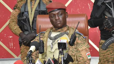 Burkina Faso'da cunta tüm siyasi partileri feshetti